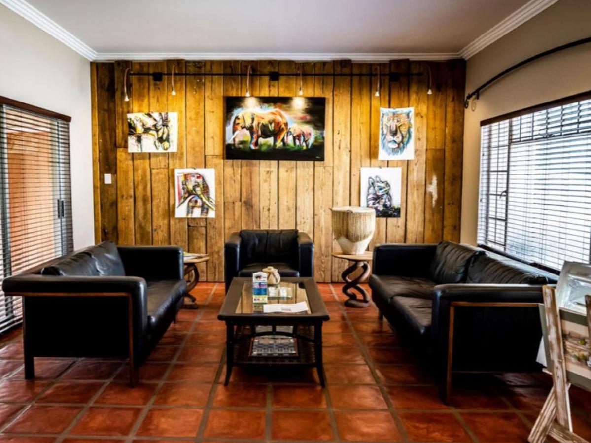 Londiningi Guesthouse Виндхук Экстерьер фото