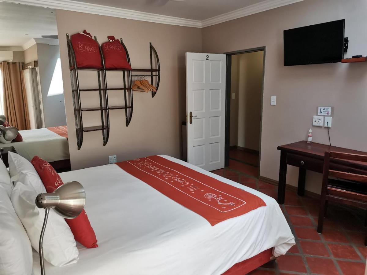 Londiningi Guesthouse Виндхук Экстерьер фото