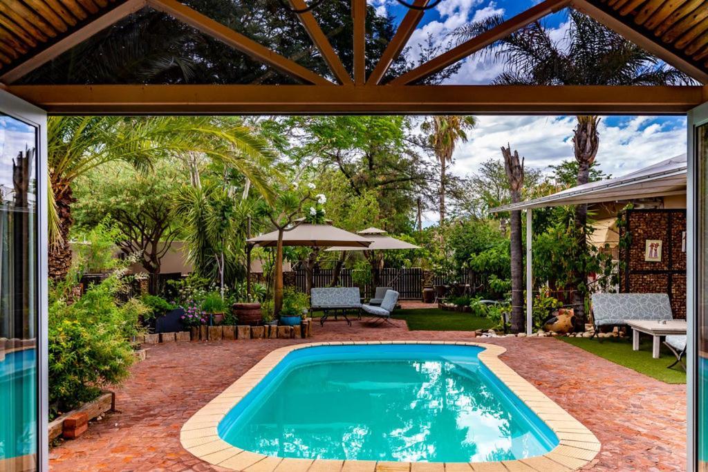 Londiningi Guesthouse Виндхук Экстерьер фото