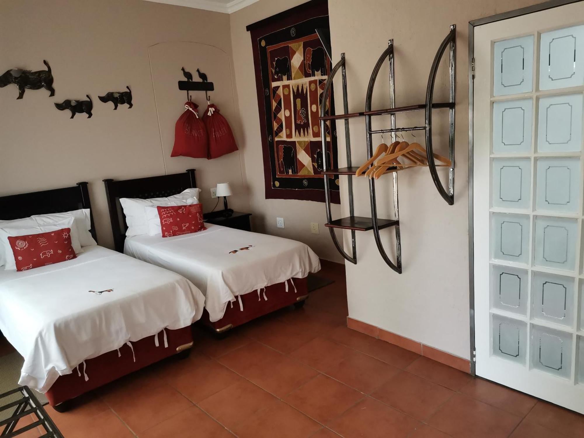 Londiningi Guesthouse Виндхук Экстерьер фото